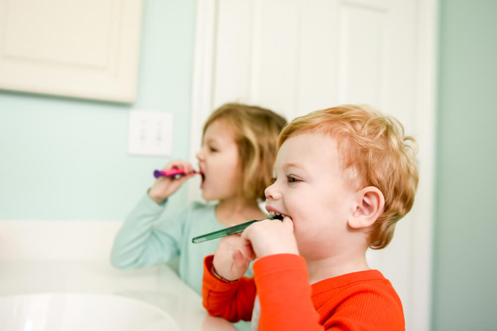 How to brush your toddler's or infant's teeth